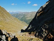 77 Dalla Bocchetta scendiamo in Val Madre